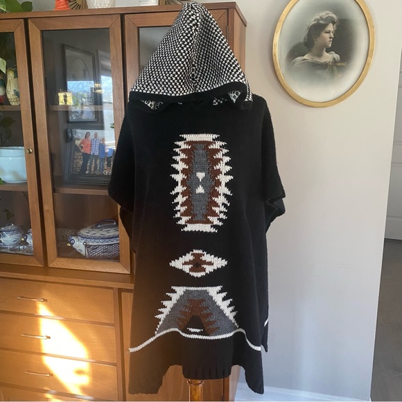 Cocogio Southwestern Print Hooded Poncho - Picture 6 of 9